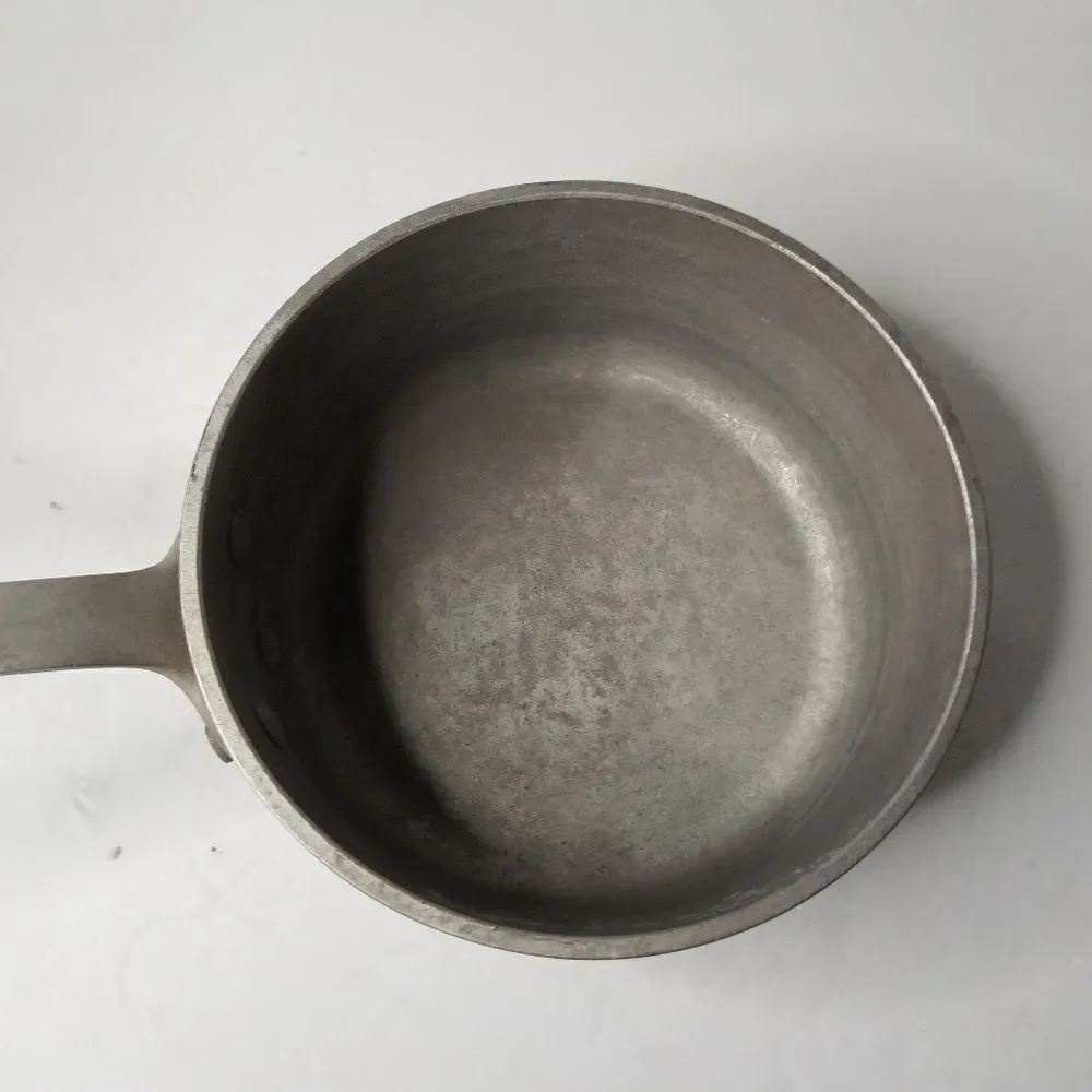 Magnalite 1 quart pot with lid
